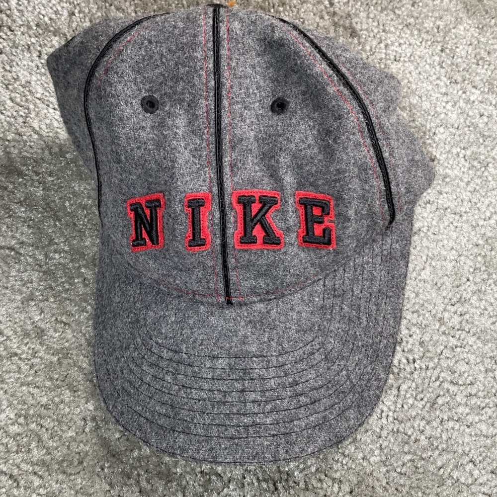 Nike Wool Baseball Cap Mens OSFM Grey Excellent‎ Red Embroidered Swoosh Hat